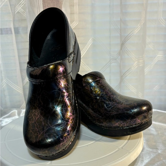 Dansko EU 38 US 7.5/8 Professional Clogs Holographic Pencil Print Some wear - Picture 1 of 12
